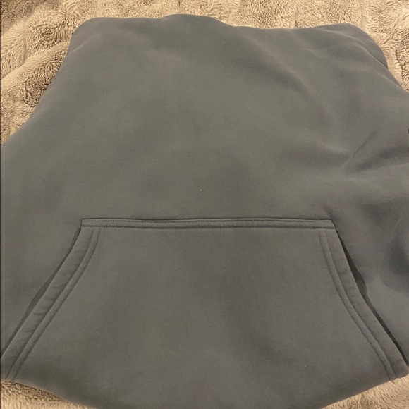 Comfrt travel essential hoodie - Picture 7 of 7